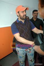  Aamir Khan snapped in funny kiddy pants post ad shoot in Filmistan on 18th March 2011 (7).JPG